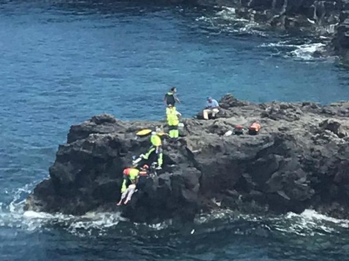 Muere una mujer que fue rescatada del agua en una playa de La Palma Muere una mujer que fue rescatada del agua en una playa de La Palma