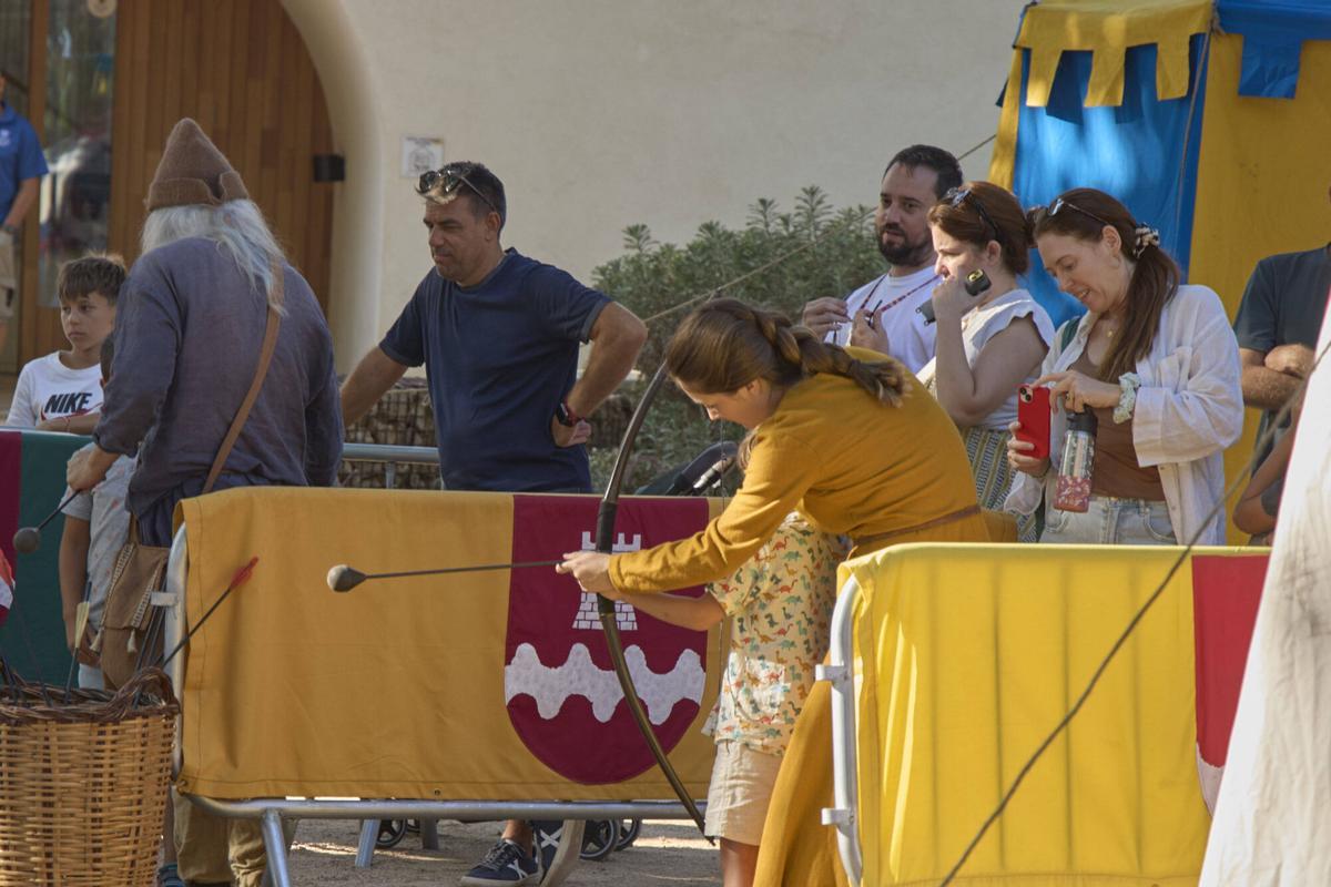 Músics i artesans fan reviure l’edat mitjana a Castell d’Aro en la 25a edició del Mercat Medieval Músics i artesans fan reviure l’edat mitjana a Castell d’Aro en la 25a edició del Mercat Medieval