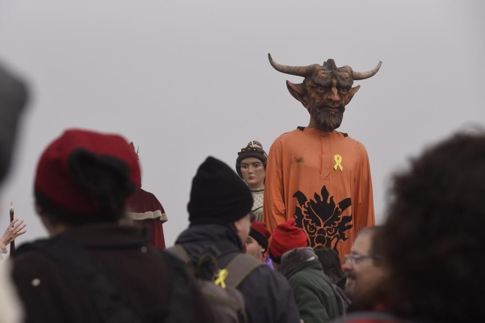 Lledoners s'omple de gegants i gegantons en una trobada inèdita