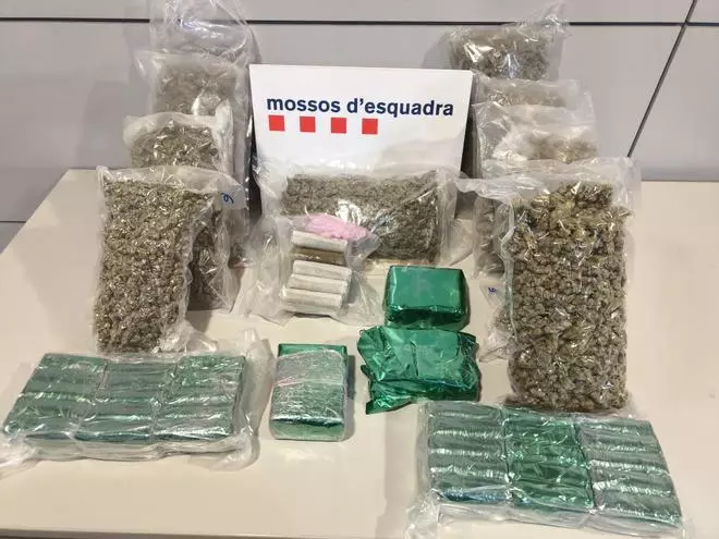 Incautados diez kilos de marihuana y hachís a un hombre que acaba detenido en Mataró
