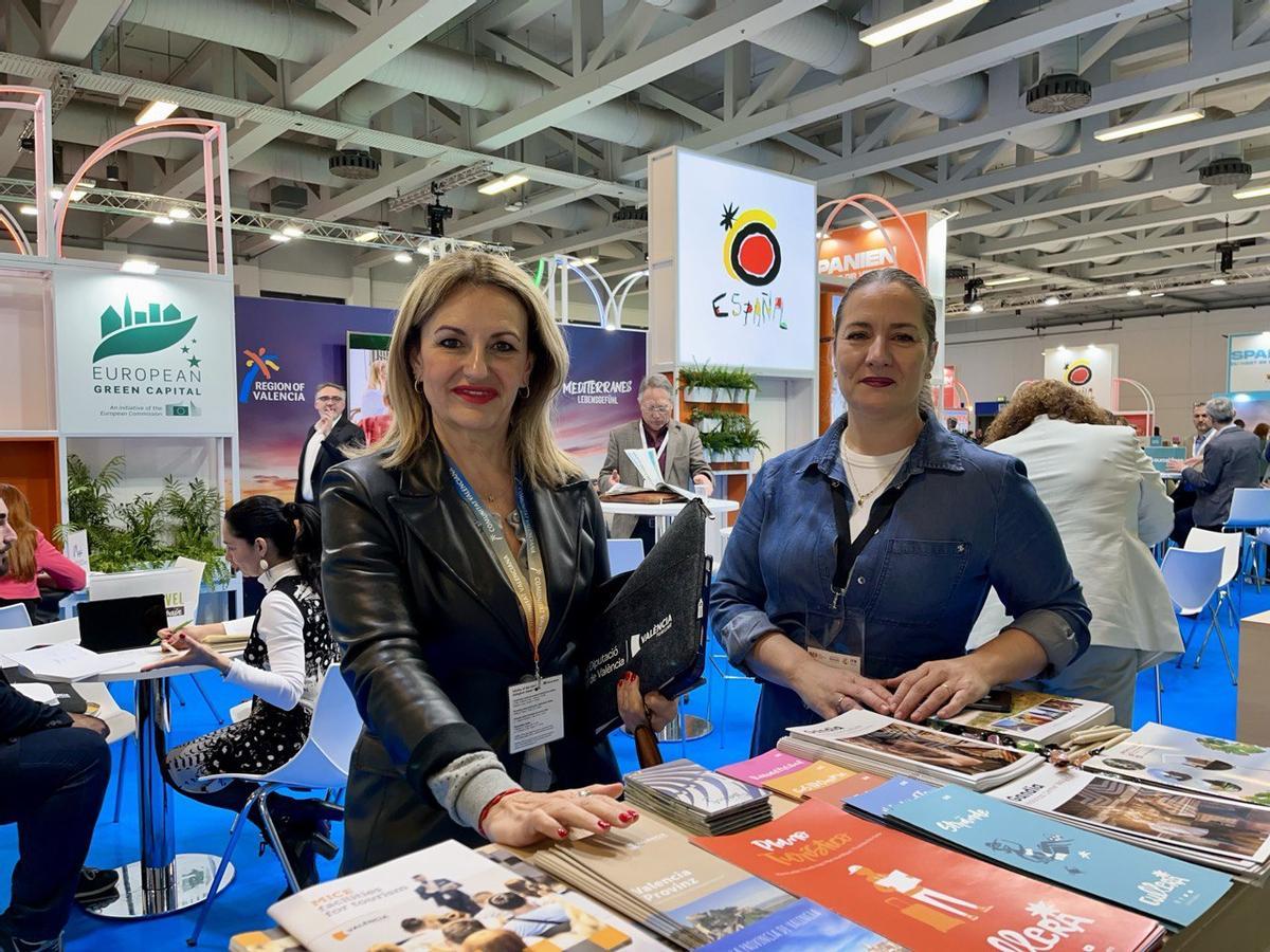 La conselelra Nuria Montes en el estand de la Comunidad Valenciana.