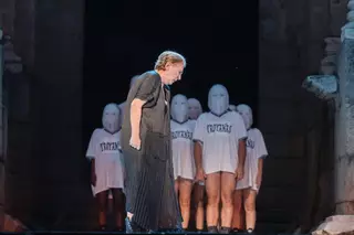 Puesta en escena de 'Las Troyanas' en el Teatro Romano de Mérida.