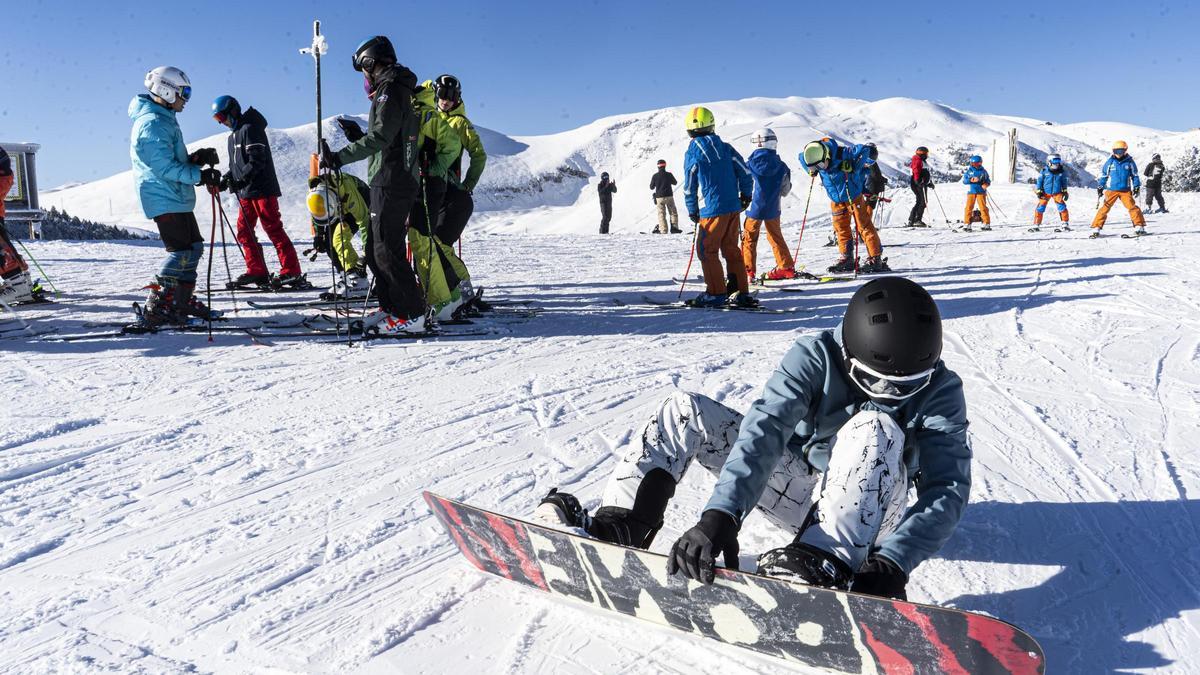Esquiadors a les pistes de la Molina