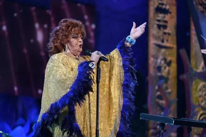 Pedro Daktari sobre el escenario del Parque de Santa Catalina