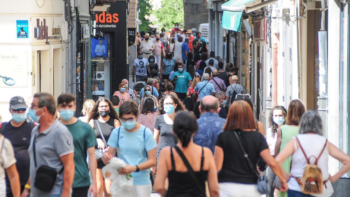 La calle del Sol ayer a mediodía.