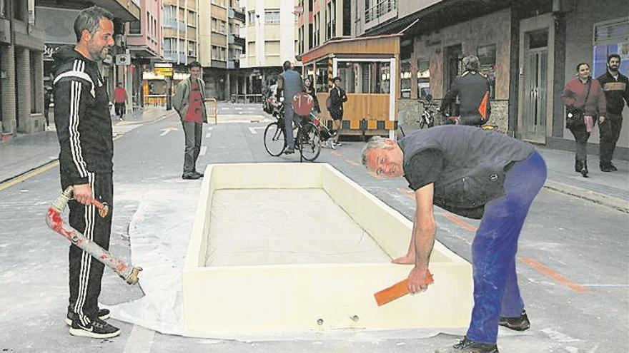 Aceleran el montaje para plantar las Cruces de Mayo en las calles