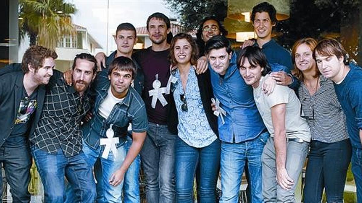Los 12 directores de 'Los inocentes', en el jardín del Hotel Melià de Sitges.