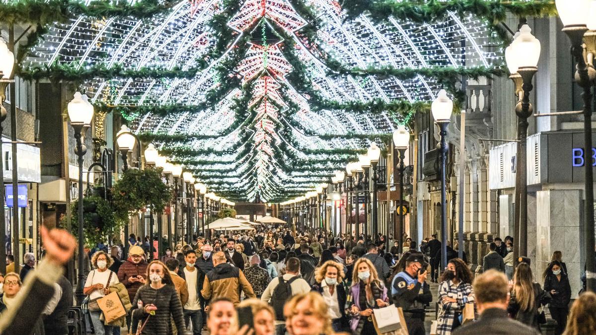 Triana volvió a iluminarse para recibir la Navidad