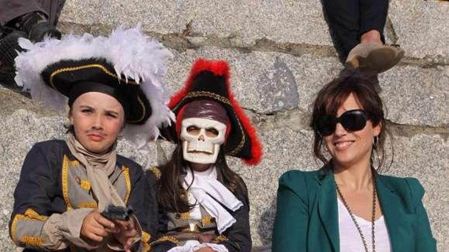 Asistentes al Desembarco Pirata celebrado el año pasado.  // Muñiz