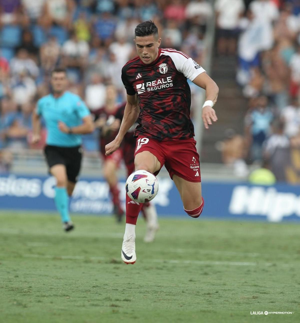 Edu Espiau, con la camiseta del Burgos en un partido.