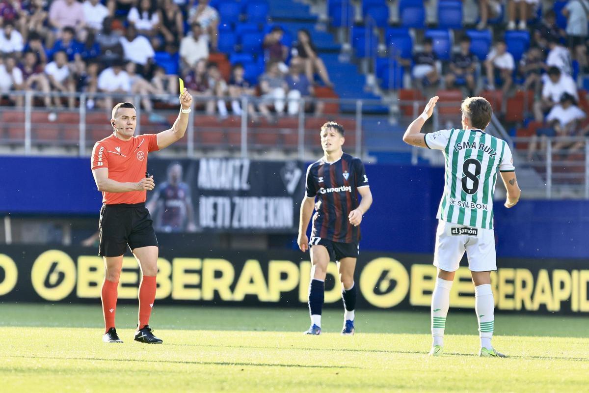Éibar-Córdoba CF. Las imágenes del partido de LaLiga Hypermotion