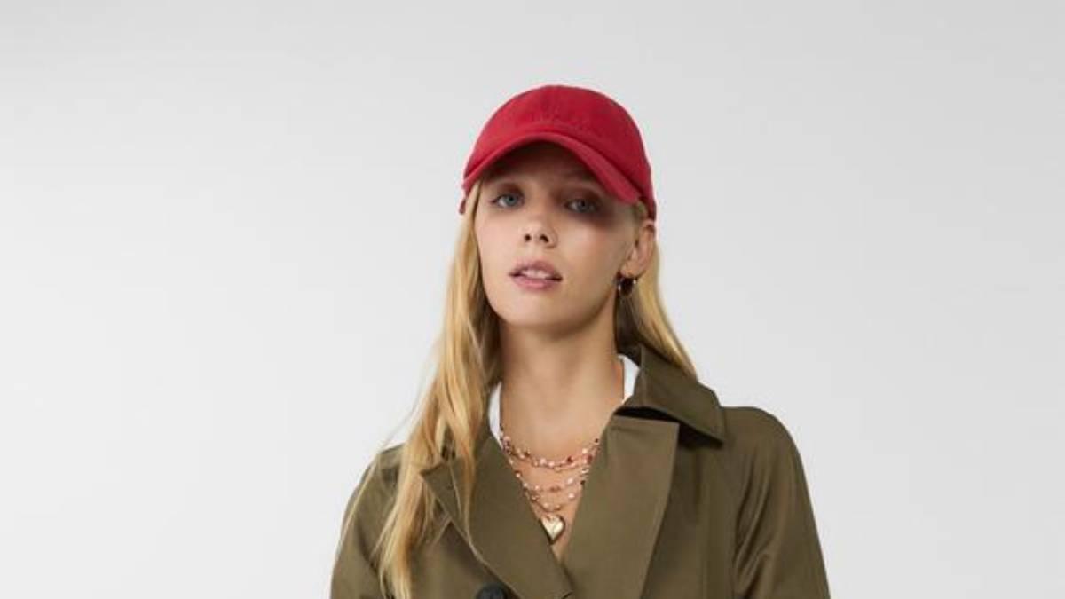 Las segundas rebajas de Stradivarius son para que inviertas en este trench con descuentazo