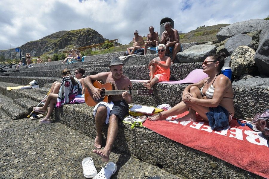 Jueves Santo en playas de la capital grancanaria