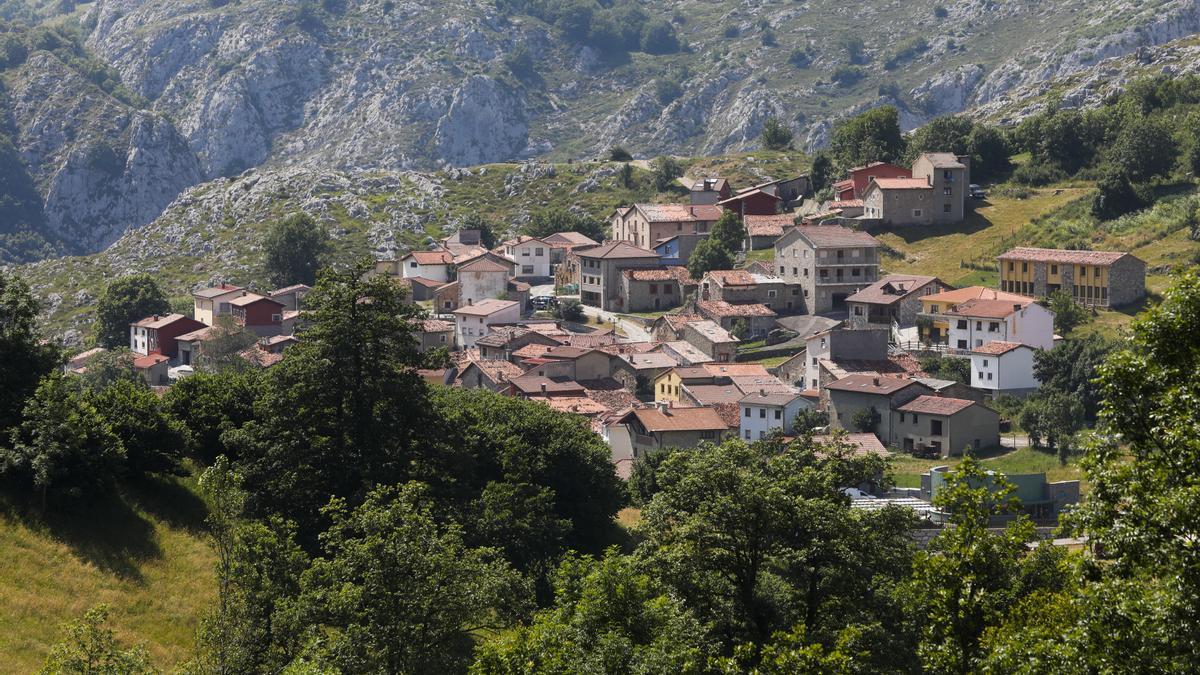 Sotres, un pueblo abrazado por las montañas