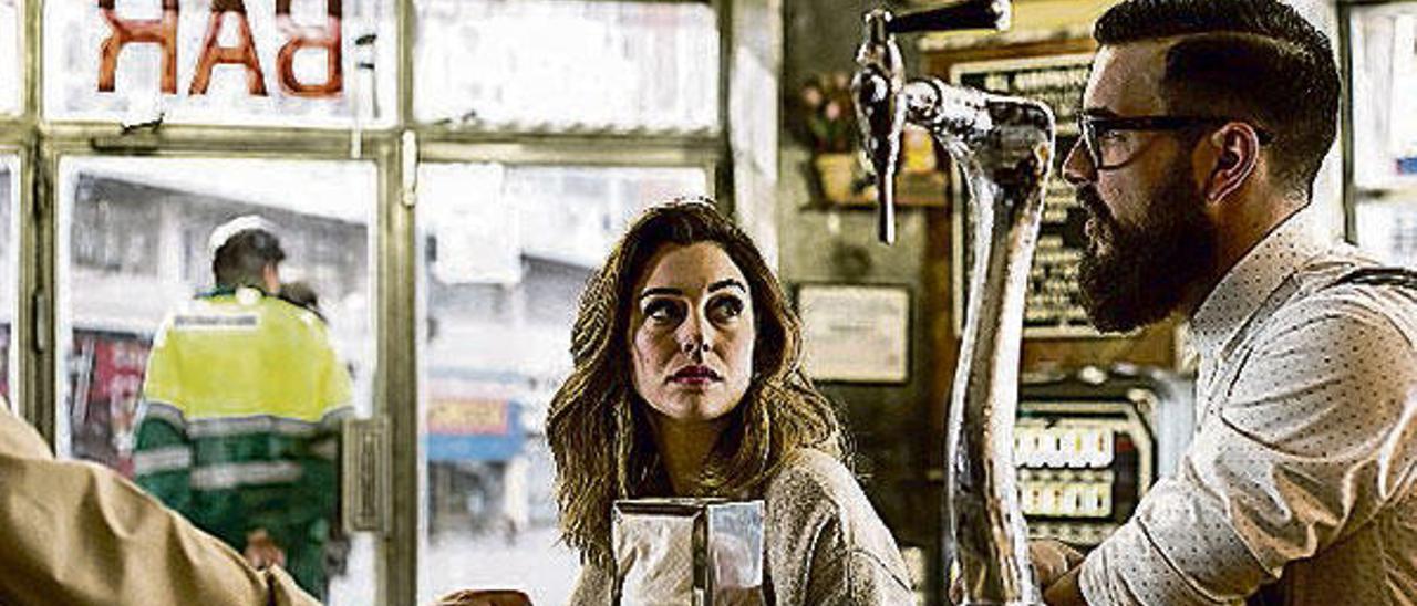 Secun de la Rosa, Blanca Suárez y Mario Casas, en &quot;El bar&quot;.