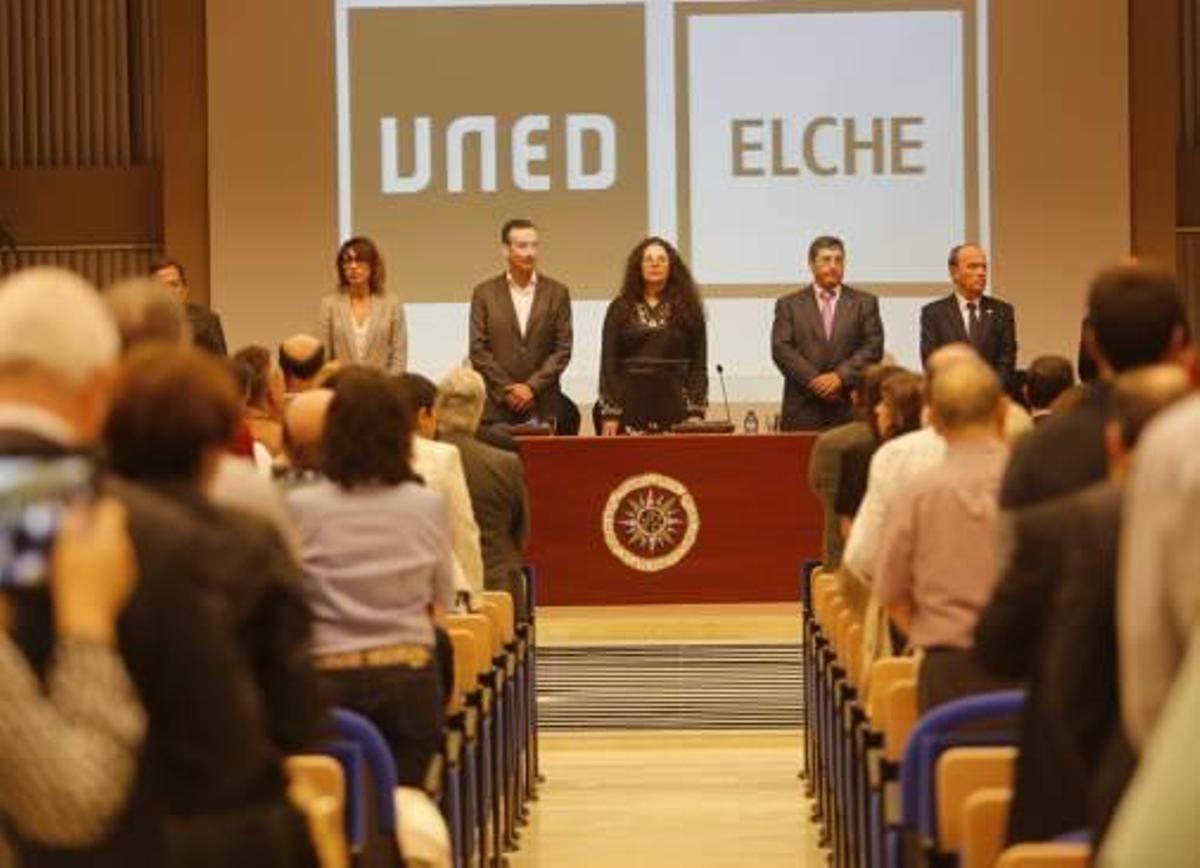 El acto de apertura del curso de la UNED de Elche.
