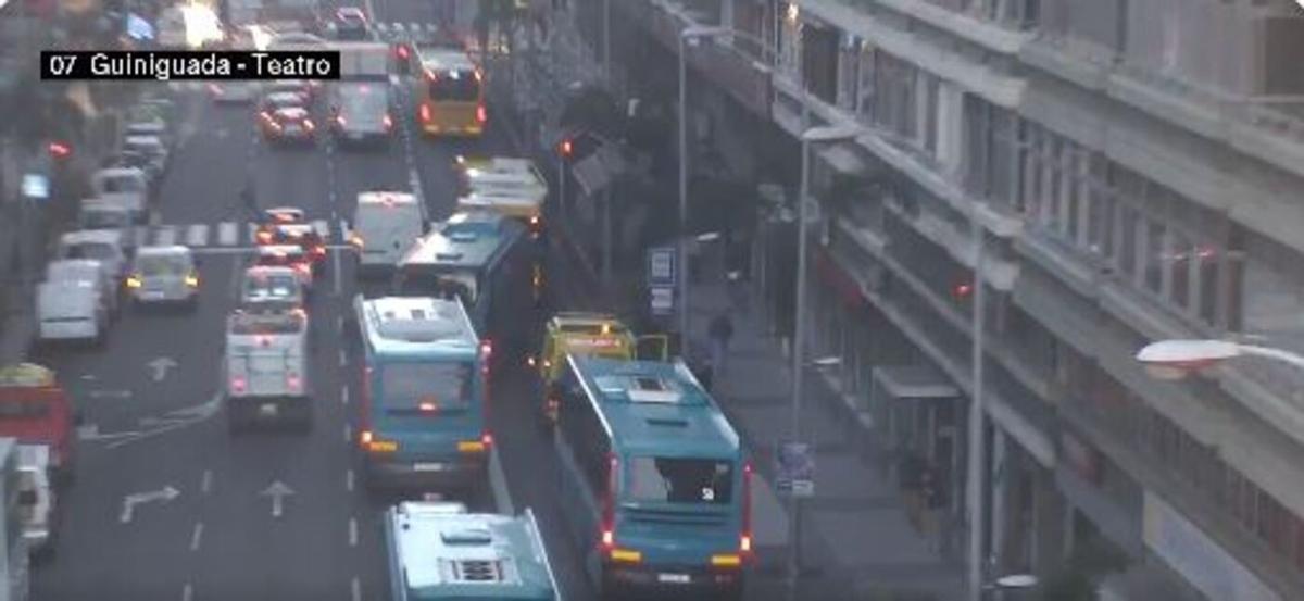 Una menor se desvanece en el interior de una guagua en Las Palmas de Gran Canaria