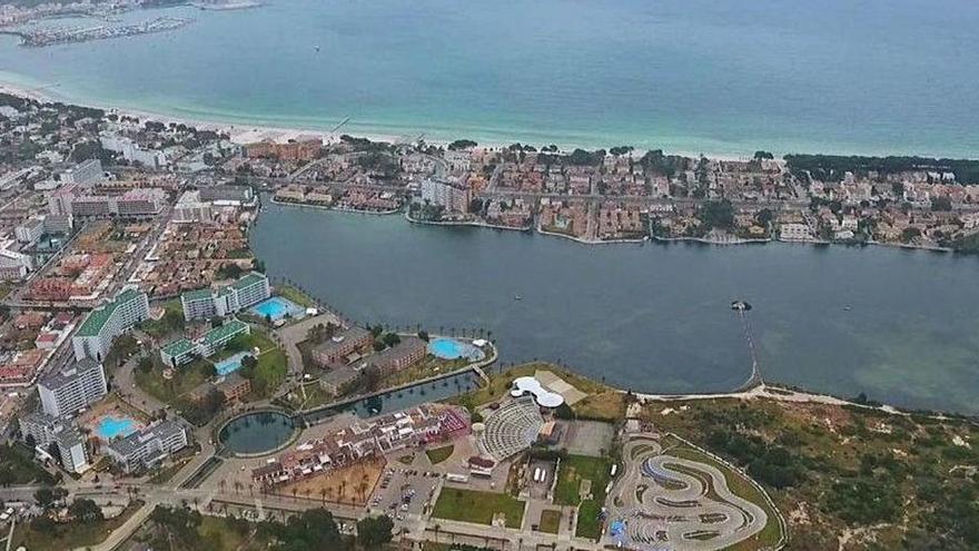 Luftaufnahme vom Lago Esperanza, dem größten der Seen von Port d&#039;Alcúdia.