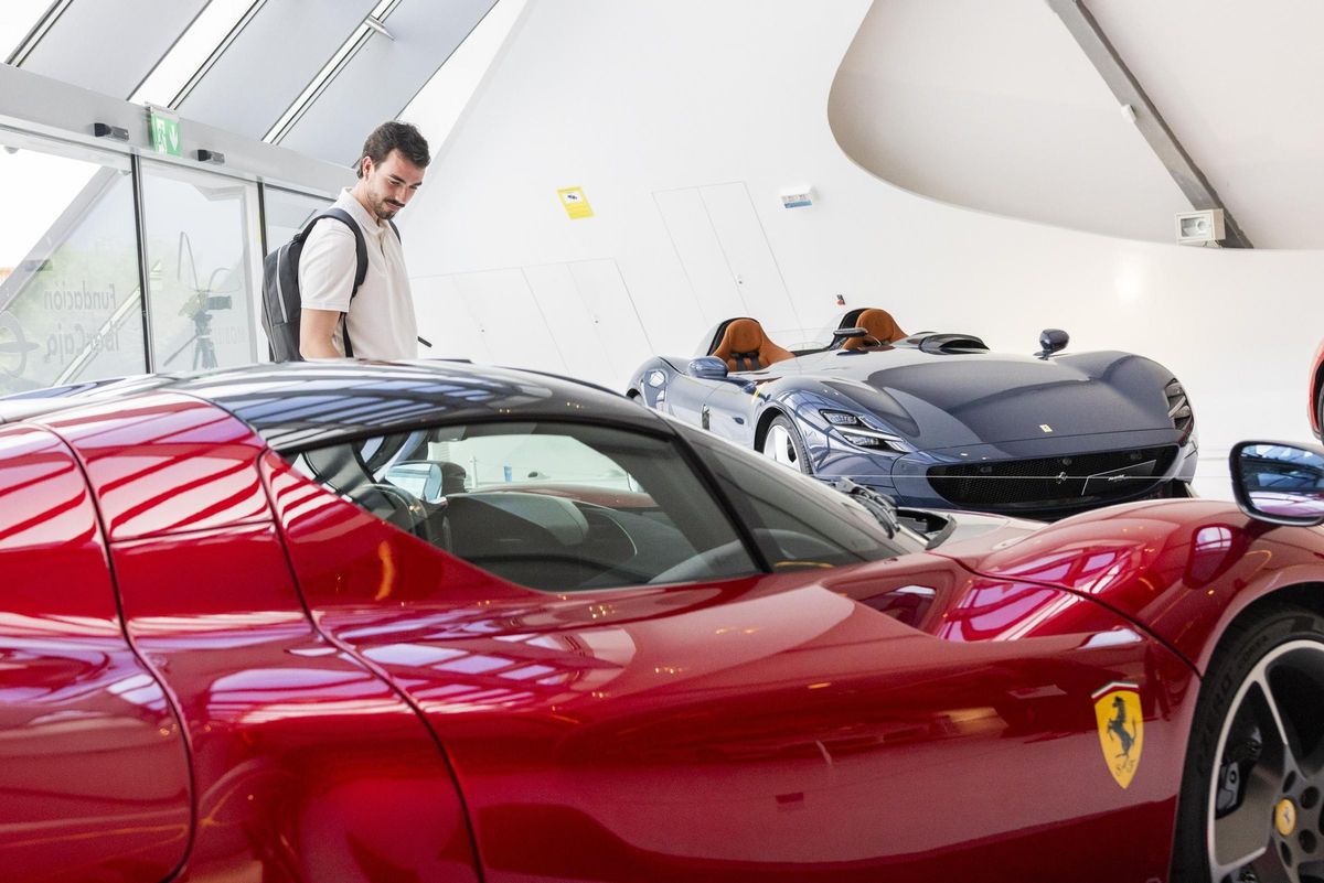 El Monza SP2, al fondo, y el Daytona SP3 forman parte de la exclusiva colección.