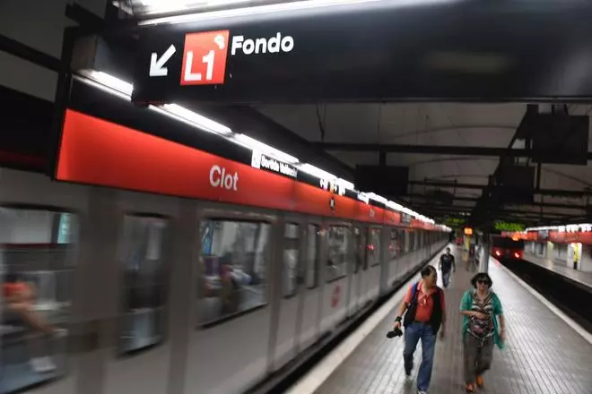 Restablecido el servicio de la L1 del metro de Barcelona tras una hora sin funcionar en ocho paradas