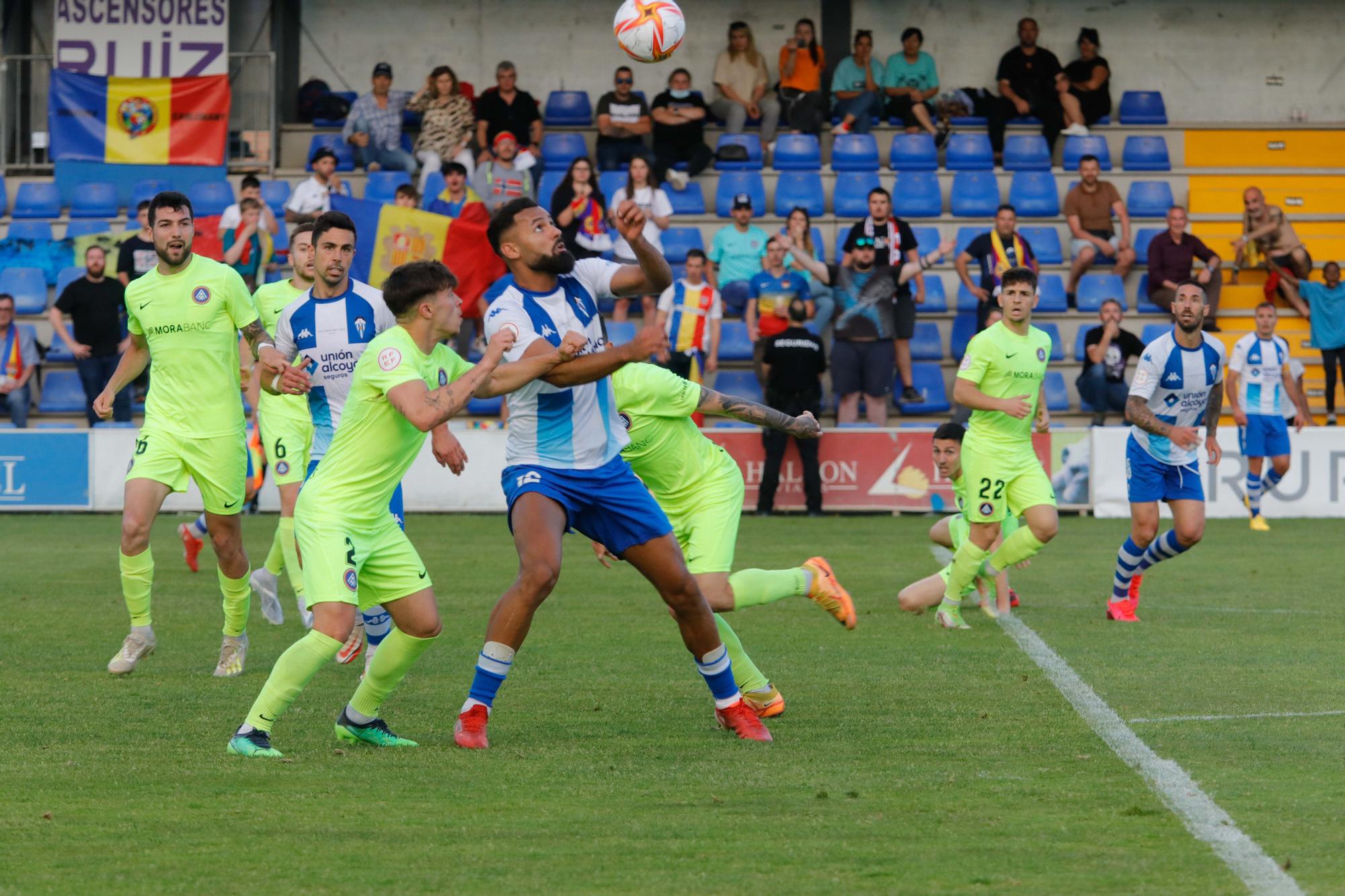 El Alcoyano salva un punto que puede saber a poco (2-2)