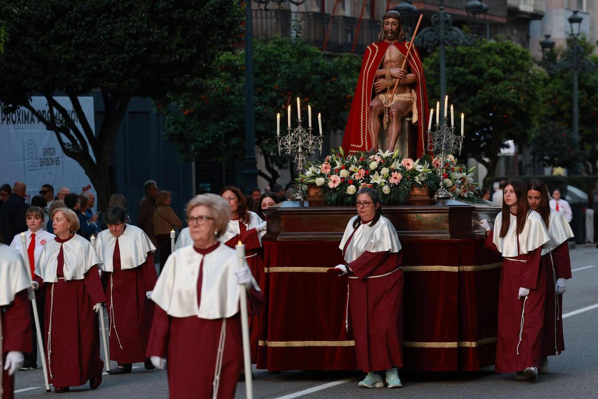 Procesiones en Vigo: paso del Jueves Santo en la parroquia del Sagrado Corazón de Xesús