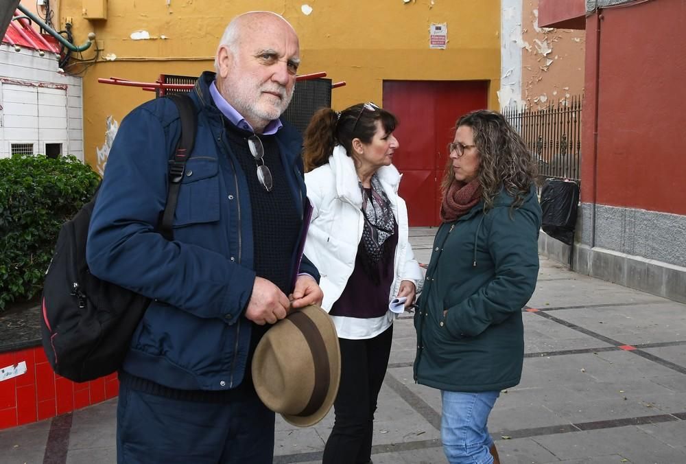 Visita de parlamentarios de Podemos al instituto José Arencibia Gil