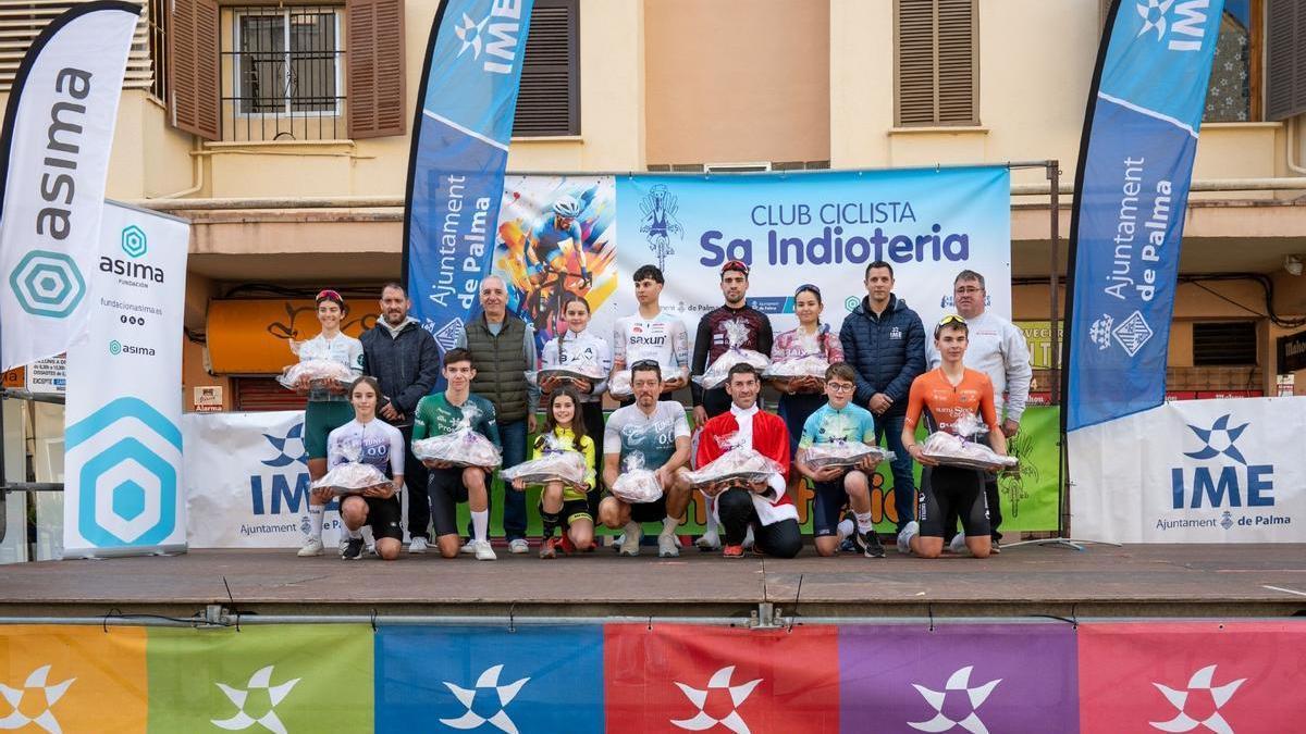 El podio de los ganadores de la prueba.