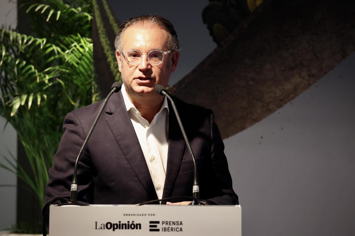Carlos Campos.