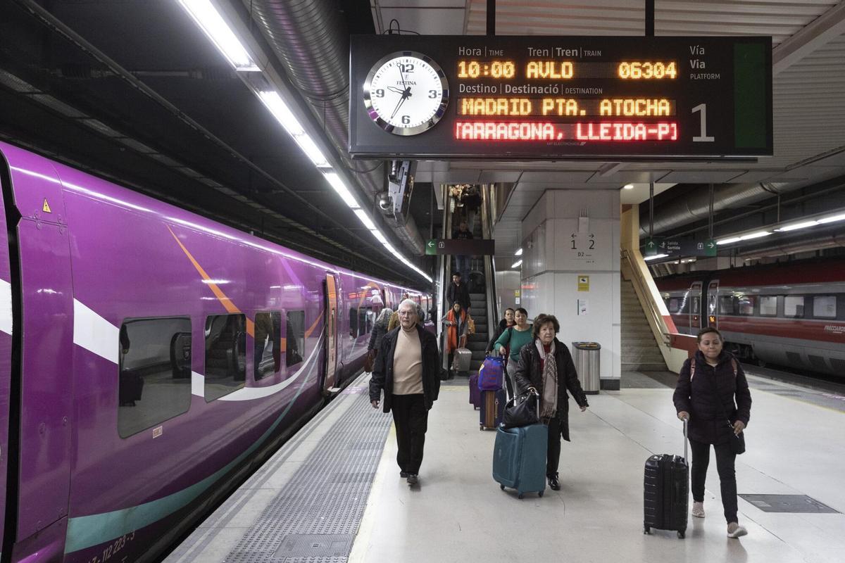 "Los AVE ya no salen a la hora prevista"