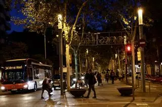 Barcelona pasa a contratar la luz de sus farolas por trimestres para mitigar la subida de precios