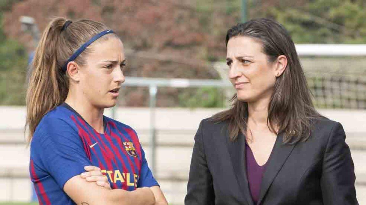 María Teixidor, junto a Alexia Putellas