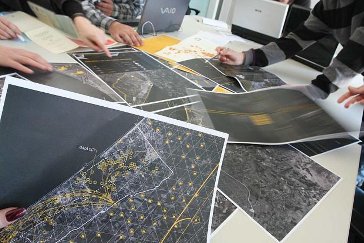 Los alumnos, bajo la supervisión de los profesores de Proyectos, han elaborado cerca de 30 mapas que recogen la realidad de Gaza.