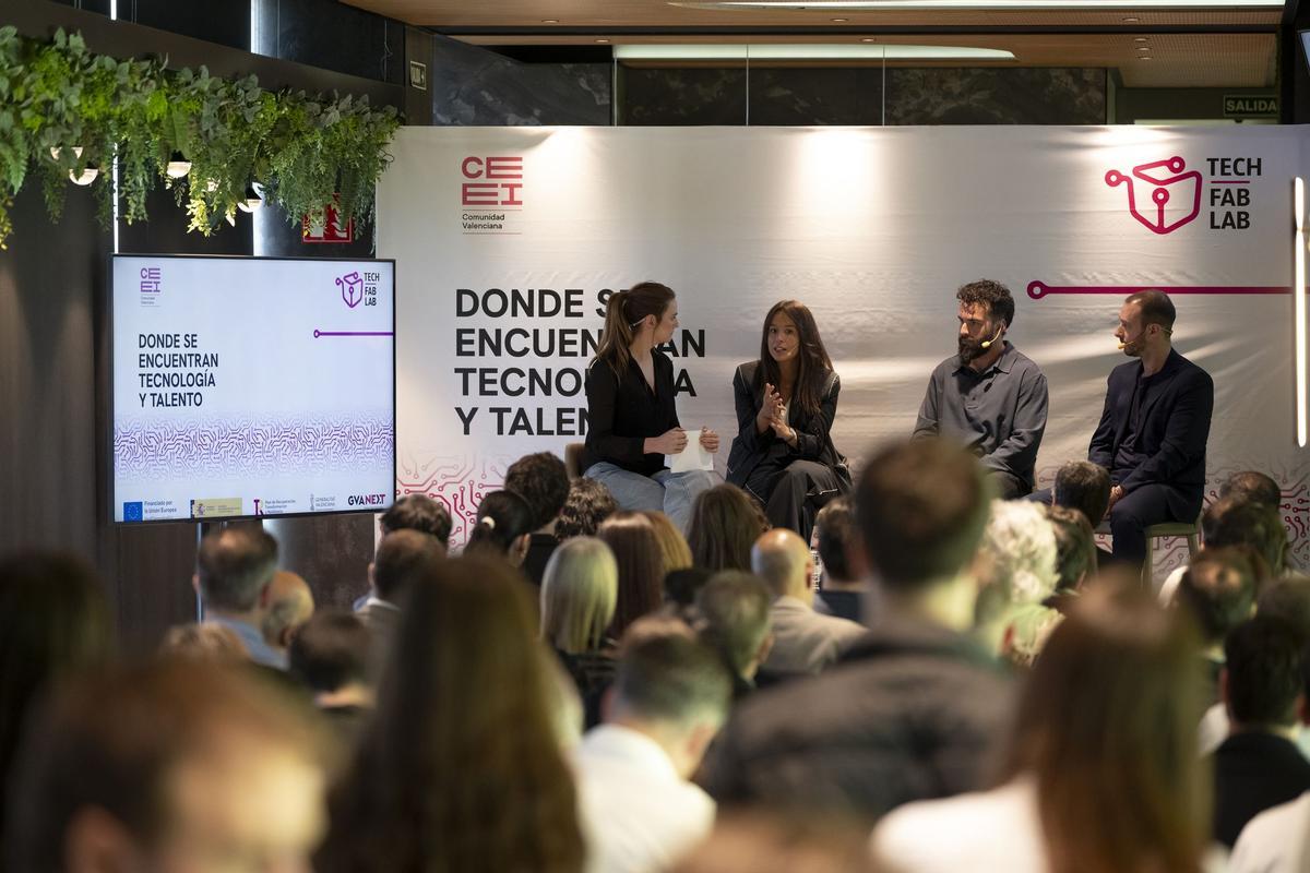 Mesa redonda con Yaiza Canosa, Juan Merodio y David Berbel.