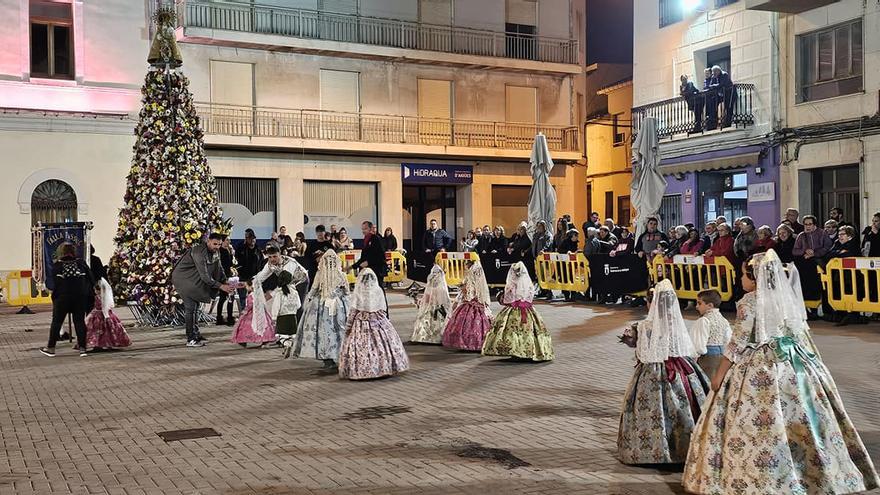 La ofrenda de las Fallas de Tavernes a la Mare de Déu dels Desemparats