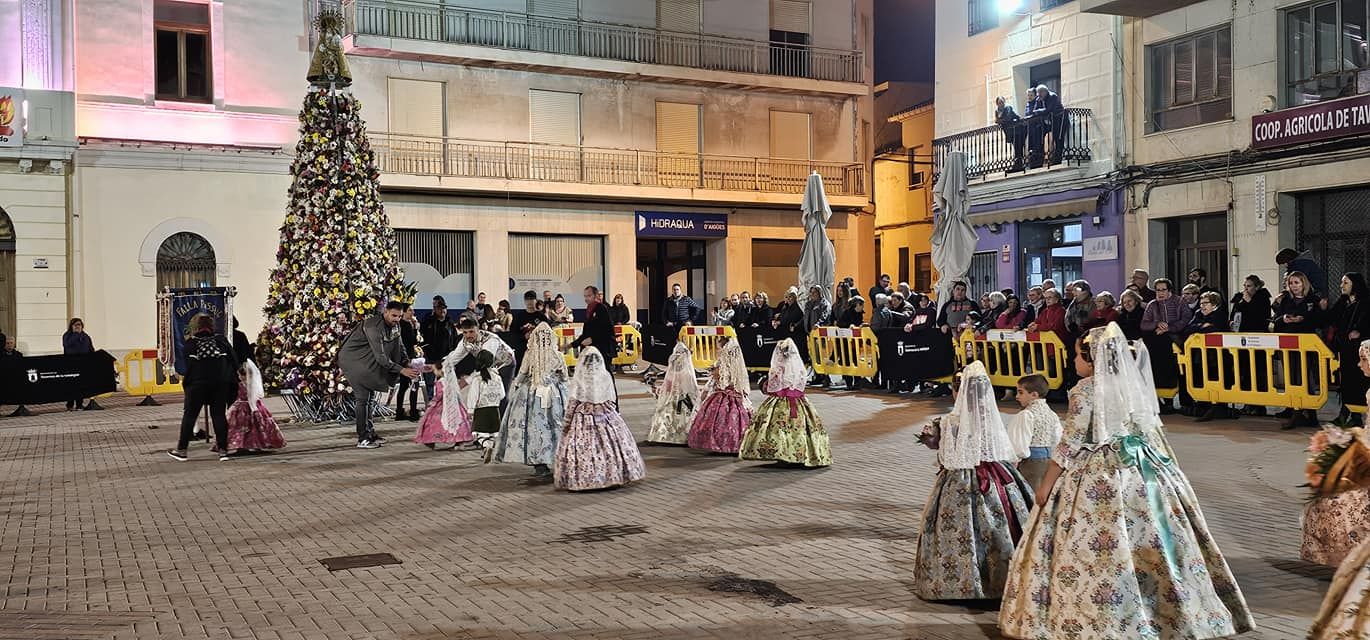 La ofrenda de las Fallas de Tavernes a la Mare de Déu dels Desemparats