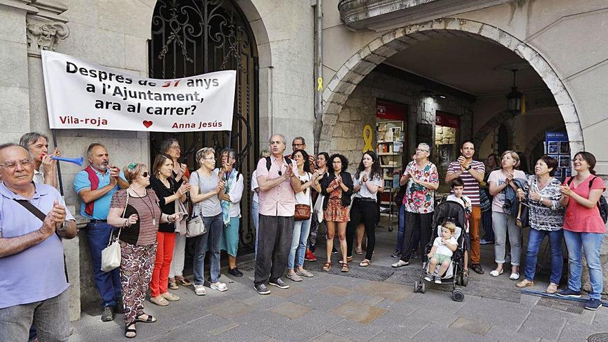 Concentració de protesta per l&#039;acomiadament de l&#039;auxiliar de clínica.