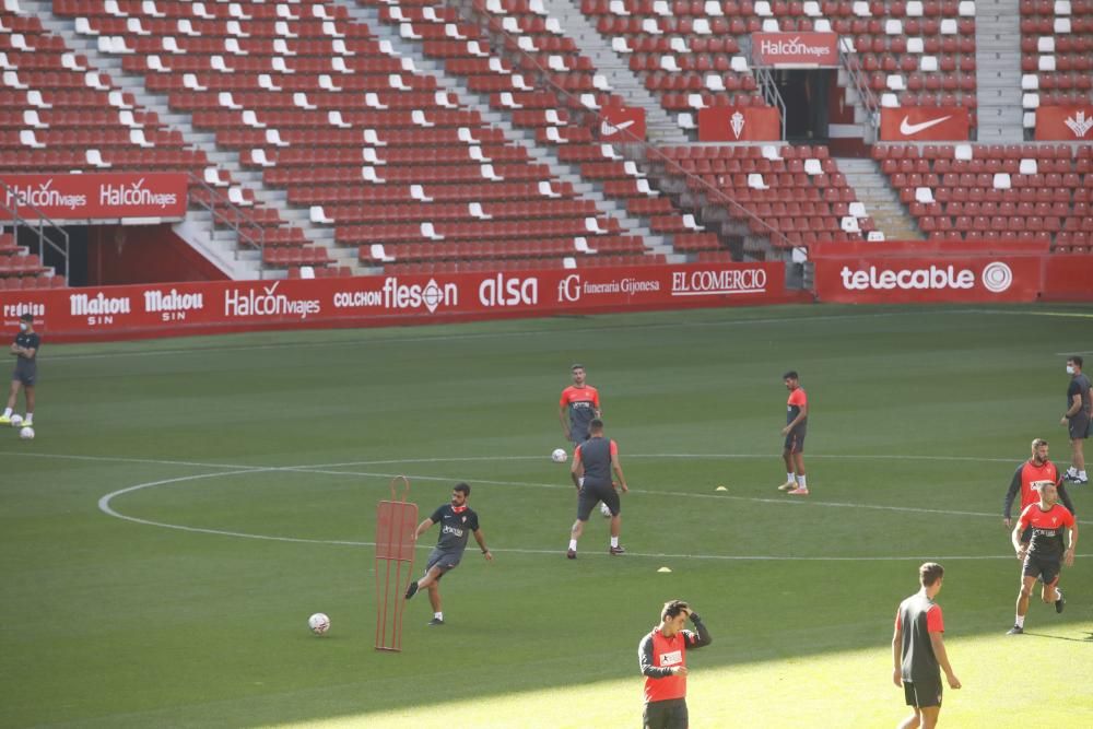 Entrenamiento del Sporting en El Molinón