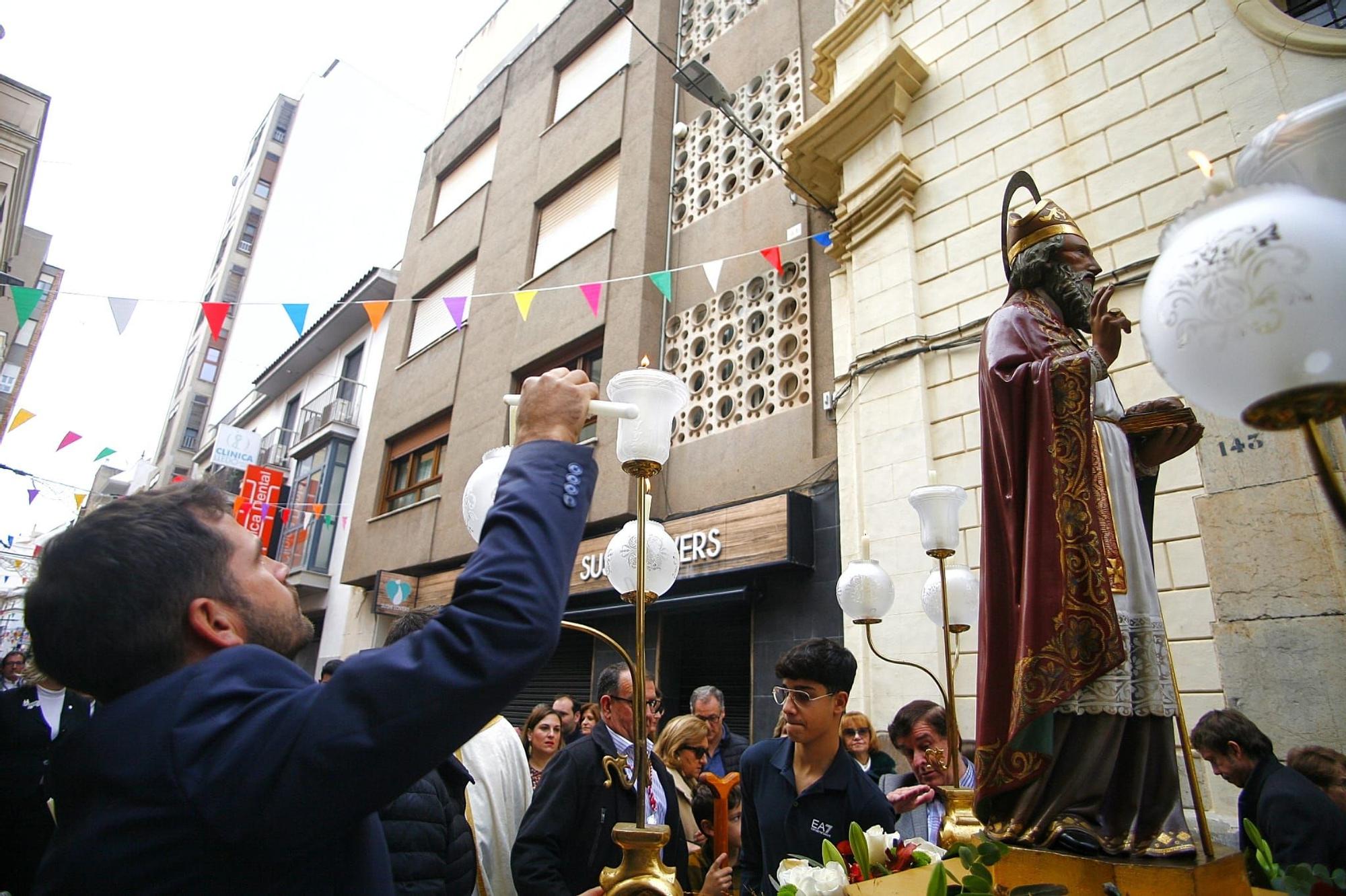 Galería: El Carrer d'Amunt se engalana para honrar a Sant Nicolau