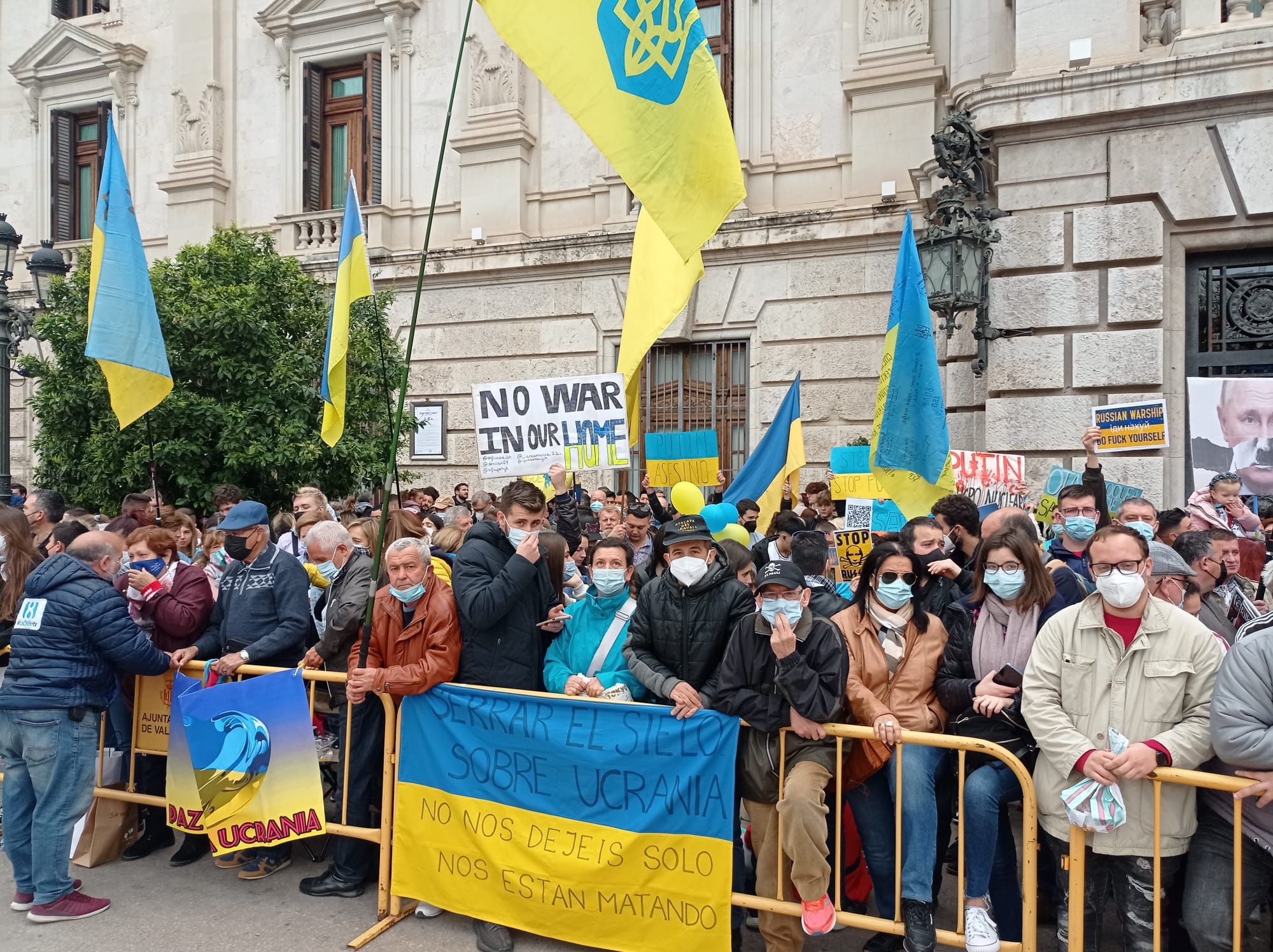 La mascletà con los colores de Ucrania, en imágenes