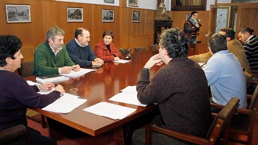 Un instante de la comisión de Facenda, que tuvo lugar en la noche del lunes. /