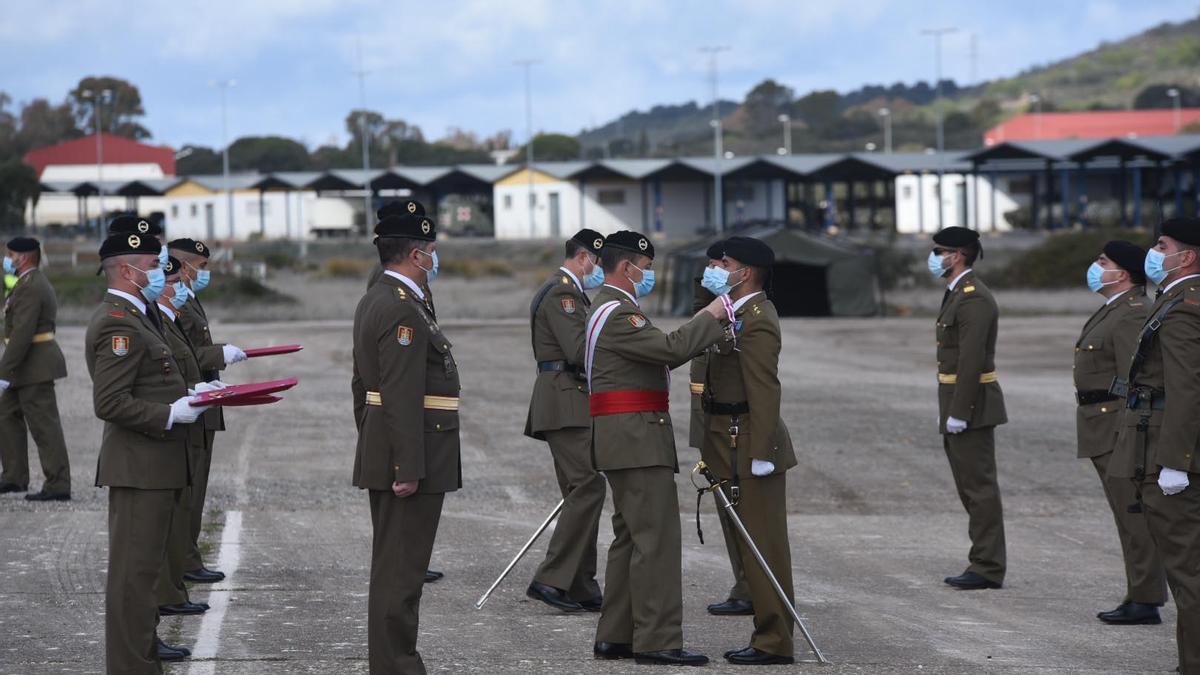 Parada militar en Cerro Muriano en honor a la patrona de la Infantería