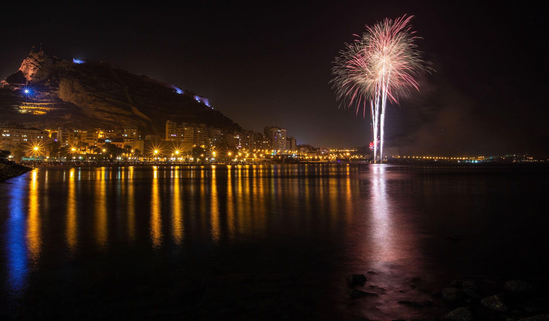 Fuegos artificiales desde la playa del Cocó por el Año Nuevo