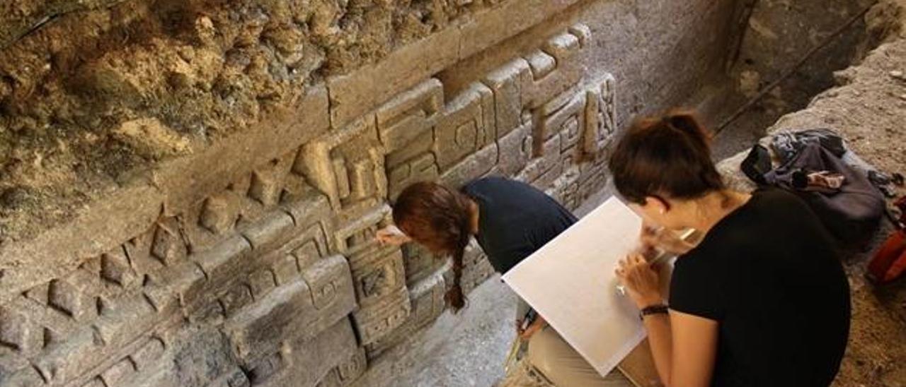 Los valencianos entregan las llaves del imperio maya