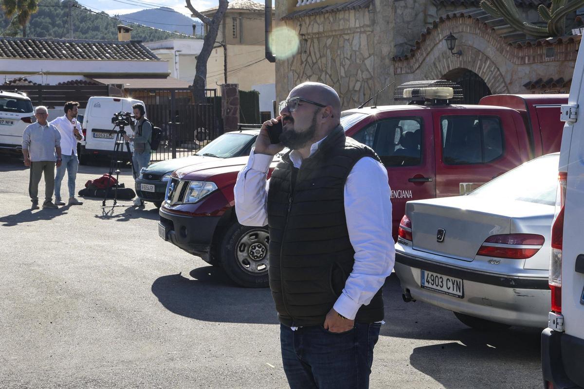 El alcalde de Gilet, Salva Costa ante una amenaza de fuego