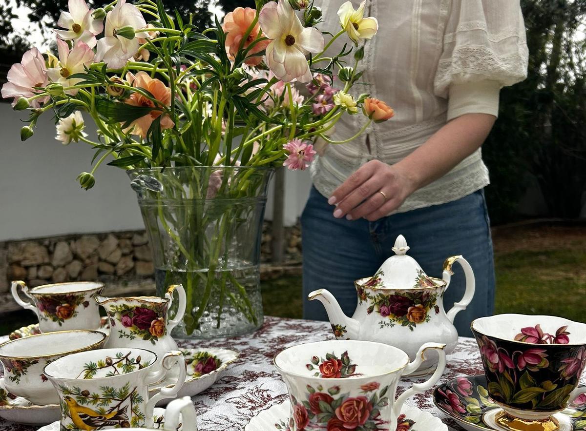 Té inglés y flores: el hechizo de los Bridgerton en Xàbia