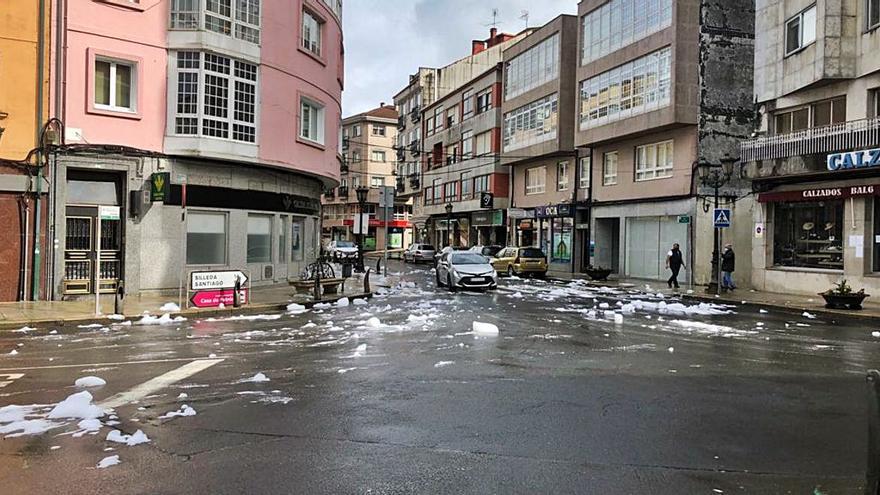 La Fonte dos Cabalos vierte espuma a la calle debido a un acto vandálico