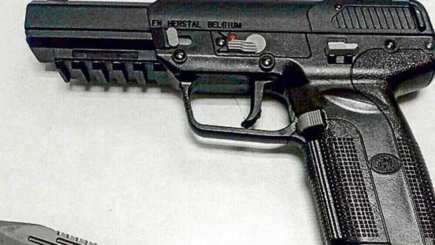 Interceptado en un coche con una pistola simulada en Palma