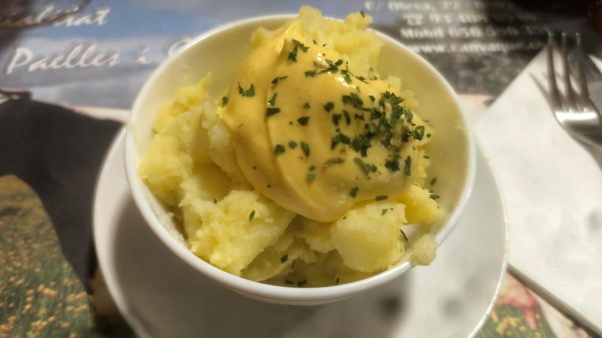 La ensalada de patata del menú del día del restaurante Can Vaqué.