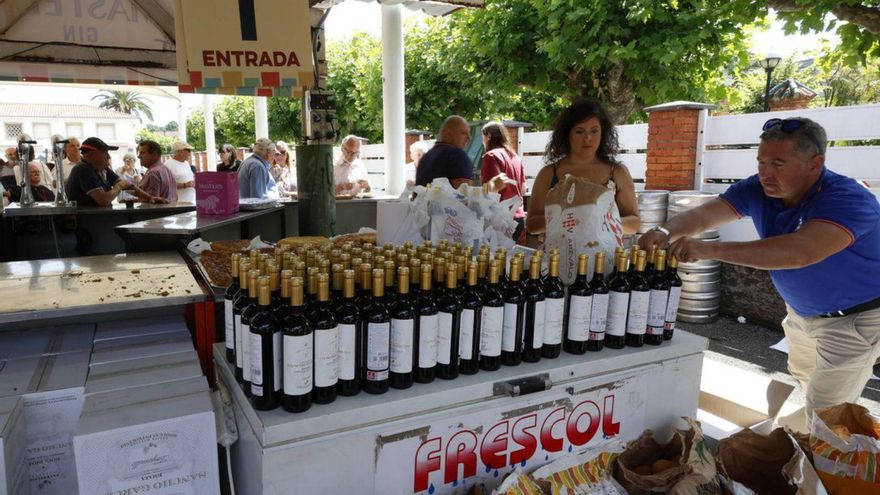 Las botellas de vino que se repartieron en la fiesta. | MIKI LÓPEZ